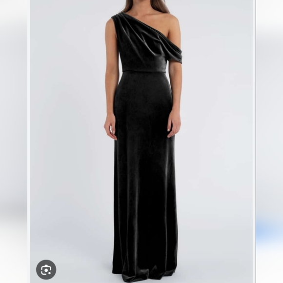 Jenny Yoo Dresses & Skirts - Jenny Yoo Black Velvet Jordan Asymmetrical Shoulder Formal Bridesmaid Dress 10